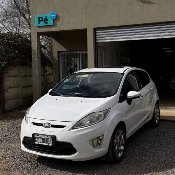 1 Ford Fiesta Kinetic Titanium