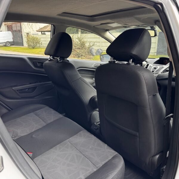 6 Ford Fiesta Kinetic Titanium