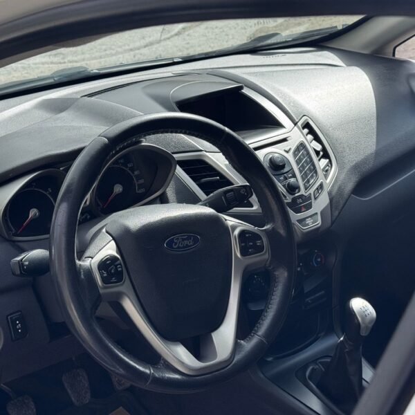 9 Ford Fiesta Kinetic Titanium