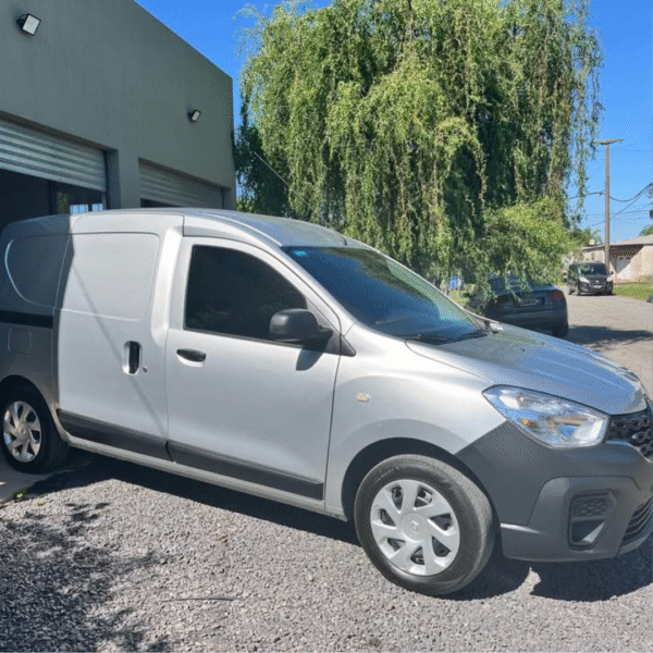 3 Renault Kangoo 2023