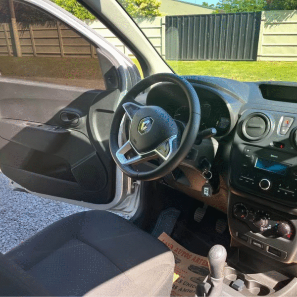 8 Renault Kangoo 2023