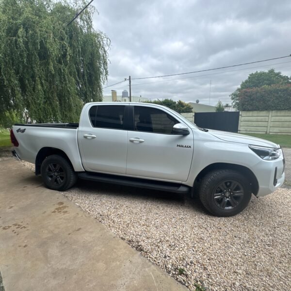 Toyota Hilux SRV 2024