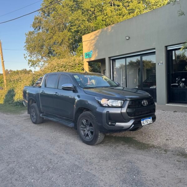 Toyota Hilux SR 2021